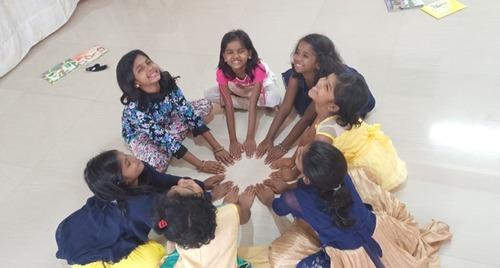 Un cadre familial et scolaire pour les enfants des rues de Bangalore